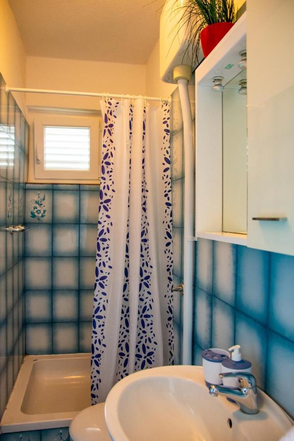 Apartment Tony - 2Bdr Beachfront Jadrija Εξωτερικό φωτογραφία
