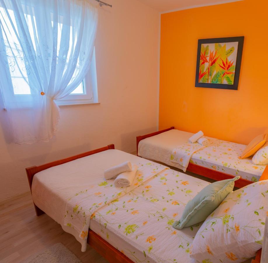 Apartment Tony - 2Bdr Beachfront Jadrija Εξωτερικό φωτογραφία