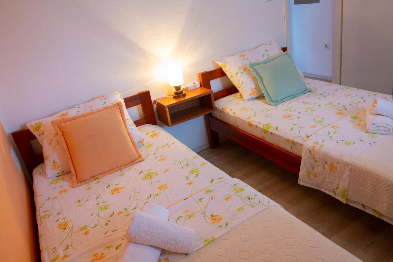 Apartment Tony - 2Bdr Beachfront Jadrija Εξωτερικό φωτογραφία